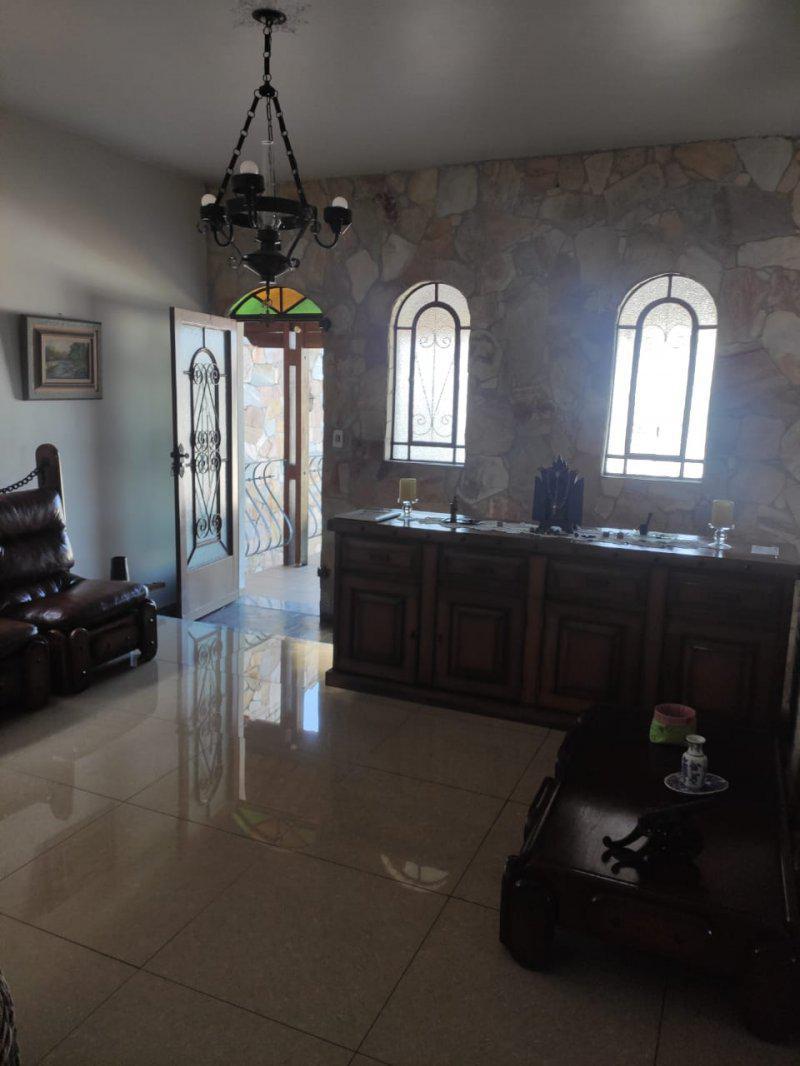 Casa, Camargos, 3 Quartos, 2 Vagas, 1 Suíte