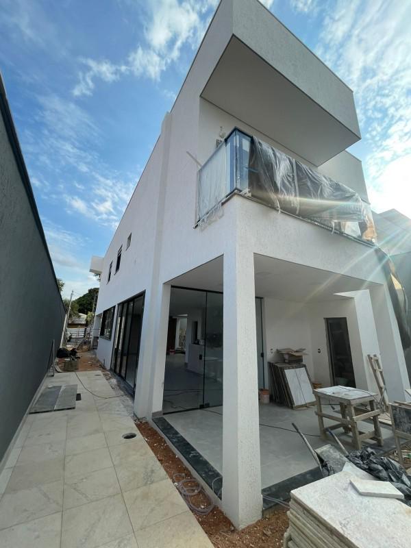 Casa, Trevo, 4 Quartos, 2 Vagas, 3 Suítes