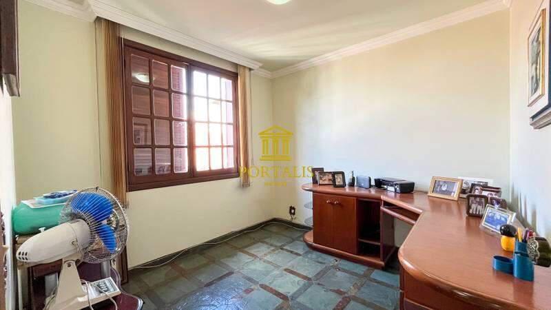 Casa, Luxemburgo, 5 Quartos, 4 Vagas, 2 Suítes