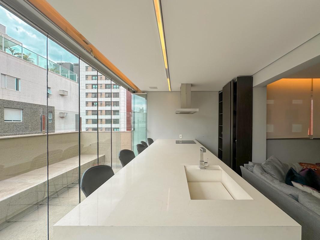 Cobertura, Funcionários, 2 Quartos, 2 Vagas, 2 Suítes