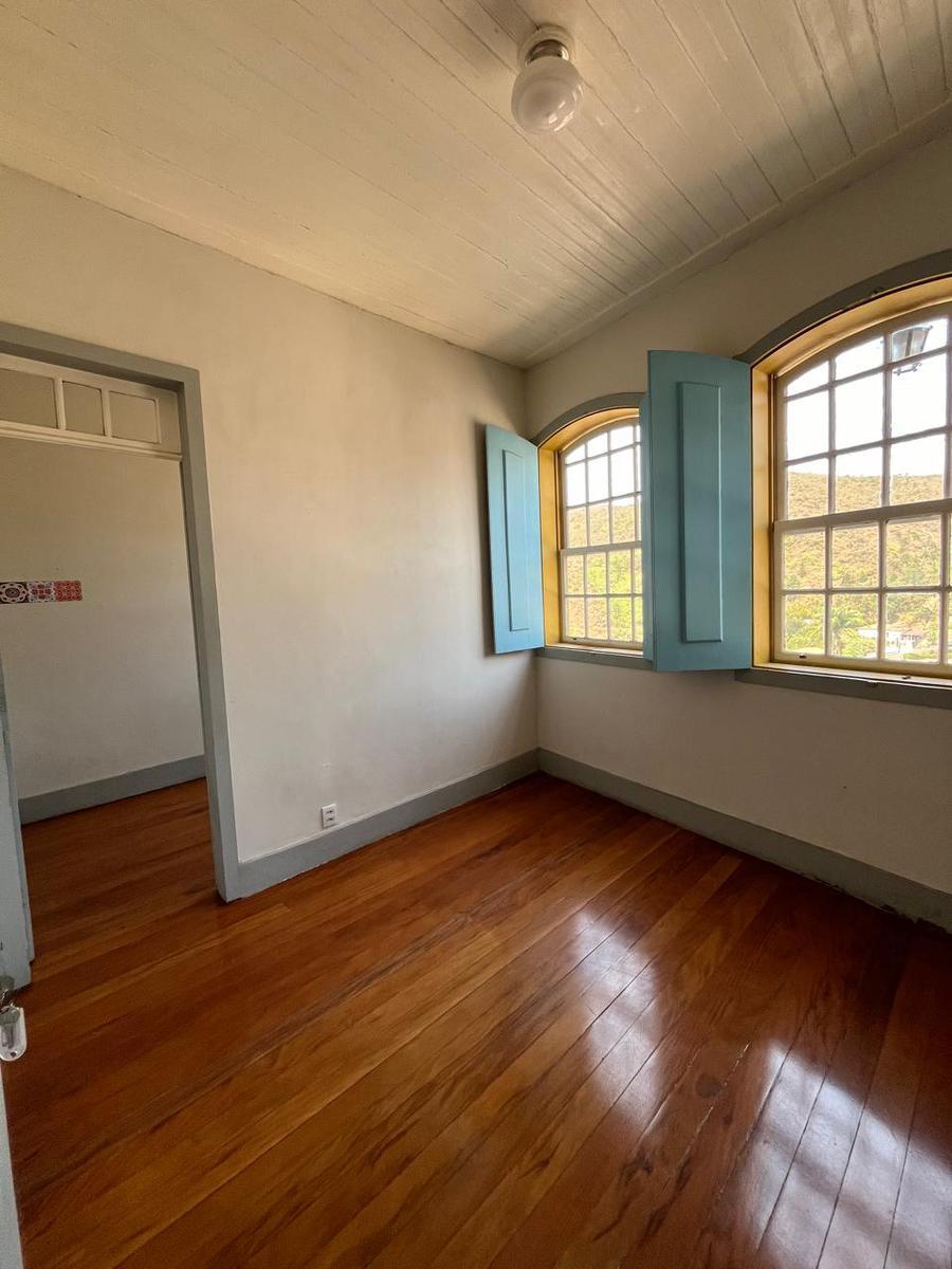 Casa, Centro, 5 Quartos, 0 Vaga, 1 Suíte