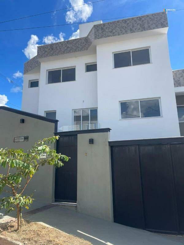 Casa, Novo Centro, 2 Quartos, 1 Vaga, 1 Suíte