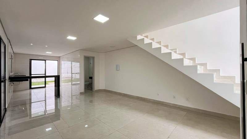 Casa, Santa Branca, 3 Quartos, 2 Vagas, 1 Suíte