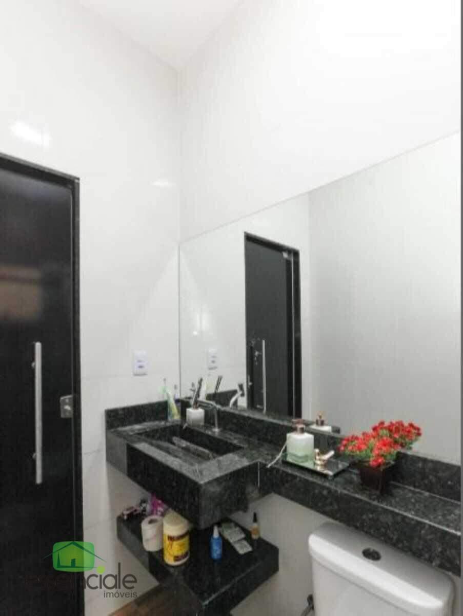 Casa, Industrial, 3 Quartos, 4 Vagas, 1 Suíte