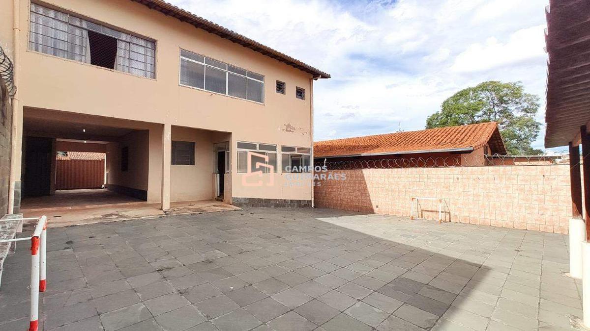 Casa, Coqueiros, 6 Quartos, 2 Vagas, 2 Suítes