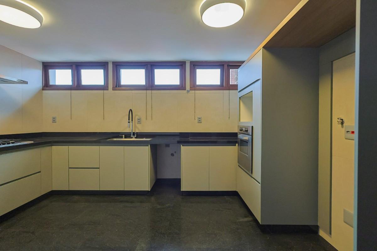 Casa, Belvedere, 4 Quartos, 0 Vaga, 1 Suíte