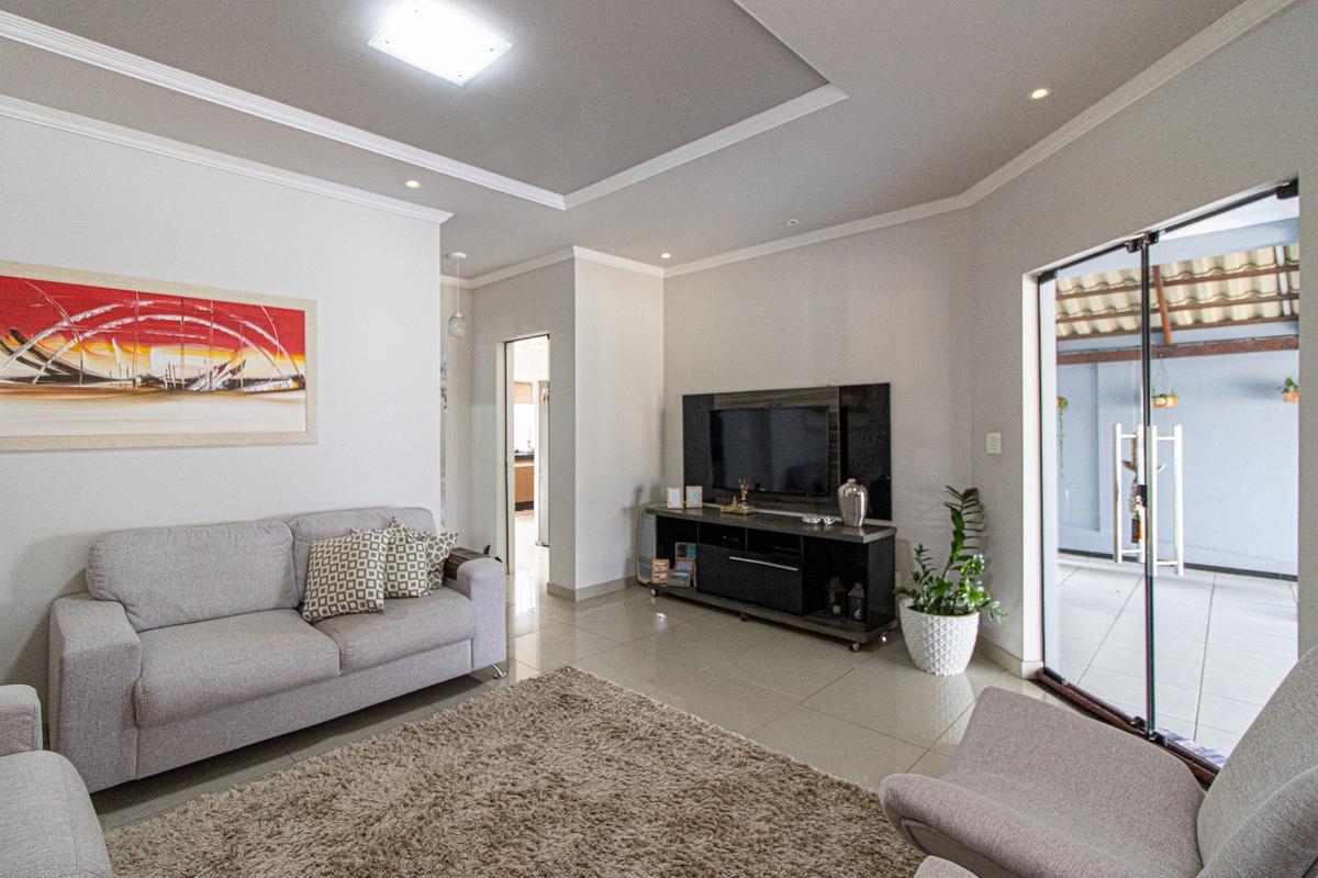 Casa, Granja Ouro Branco, 3 Quartos, 10 Vagas, 1 Suíte