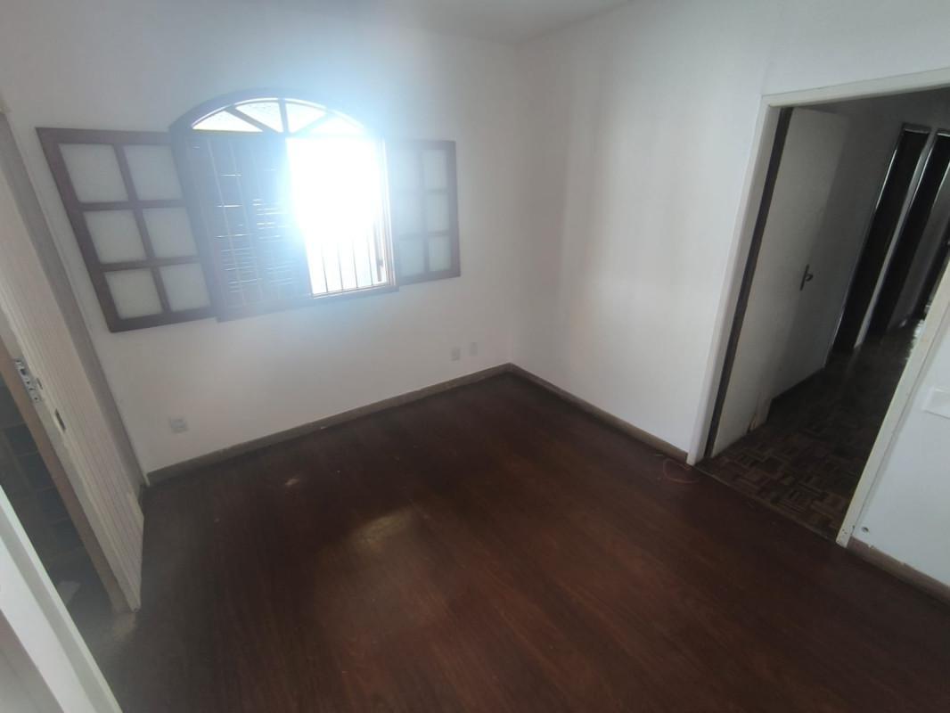 Casa, Santa Cruz, 5 Quartos, 1 Vaga, 1 Suíte
