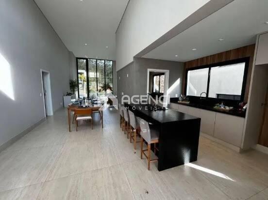 Casa em Condomínio, Alphaville - Lagoa dos Ingleses, 5 Quartos, 0 Vaga, 4 Suítes