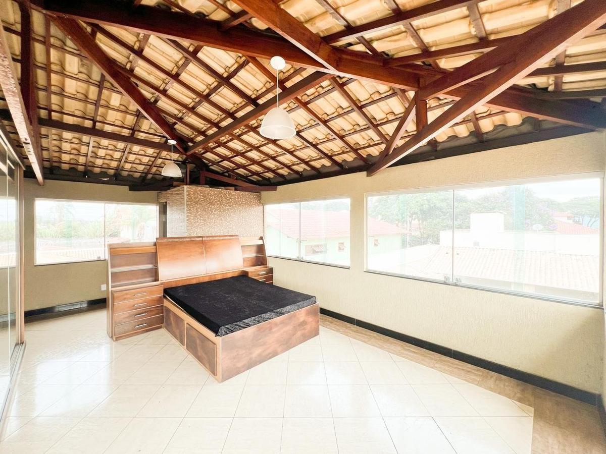 Casa, Trevo, 5 Quartos, 8 Vagas, 1 Suíte