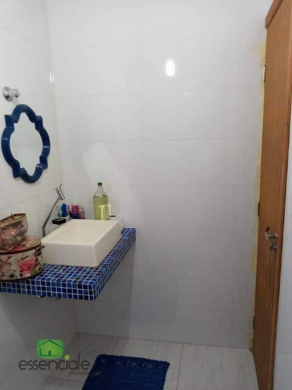 Casa, Industrial, 3 Quartos, 2 Vagas, 1 Suíte