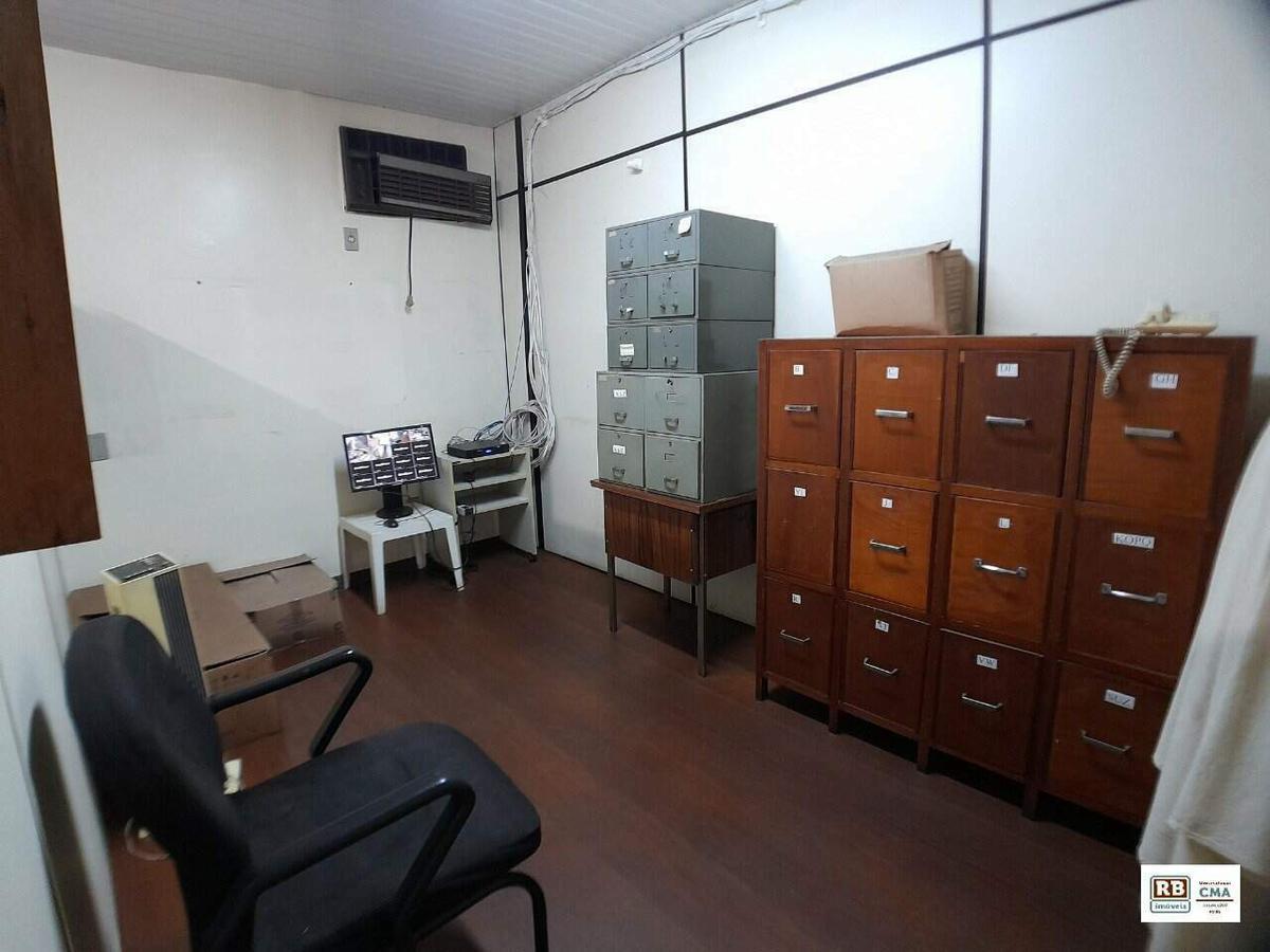Prédio, Funcionários, 0 Quarto, 4 Vagas