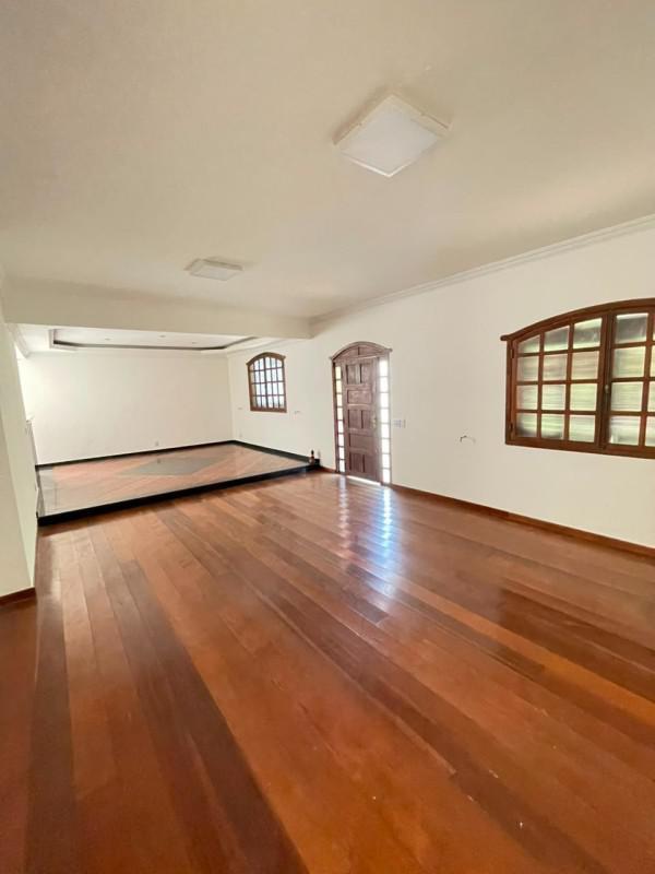Casa, Castelo, 5 Quartos, 4 Vagas, 2 Suítes