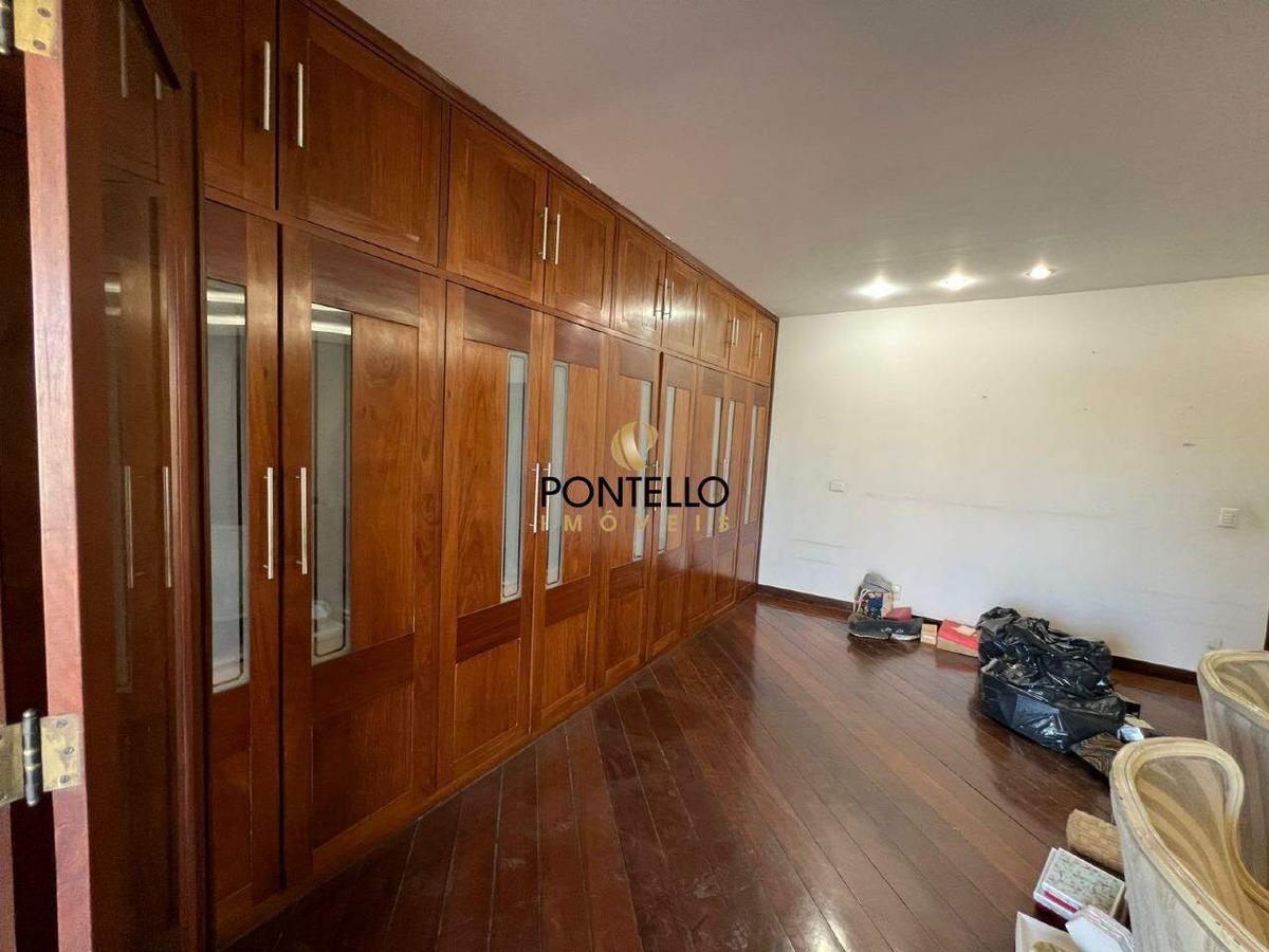 Casa, Centro, 7 Quartos, 0 Vaga, 3 Suítes