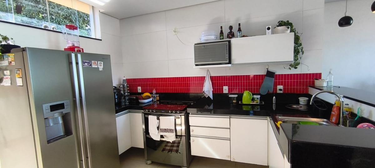 Casa, Cachoeirinha, 6 Quartos, 4 Vagas, 2 Suítes