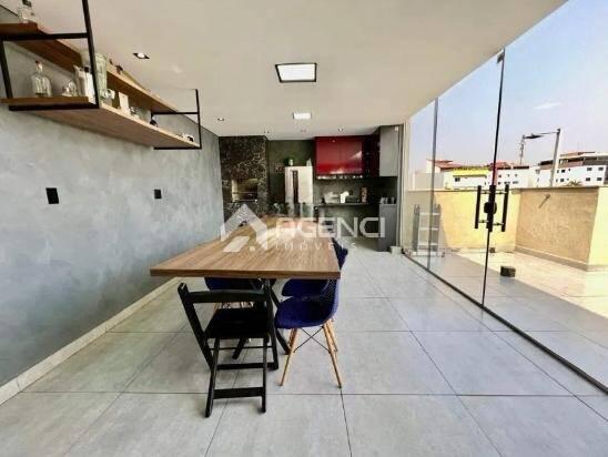 Cobertura, Arvoredo, 3 Quartos, 0 Vaga, 0 Suíte