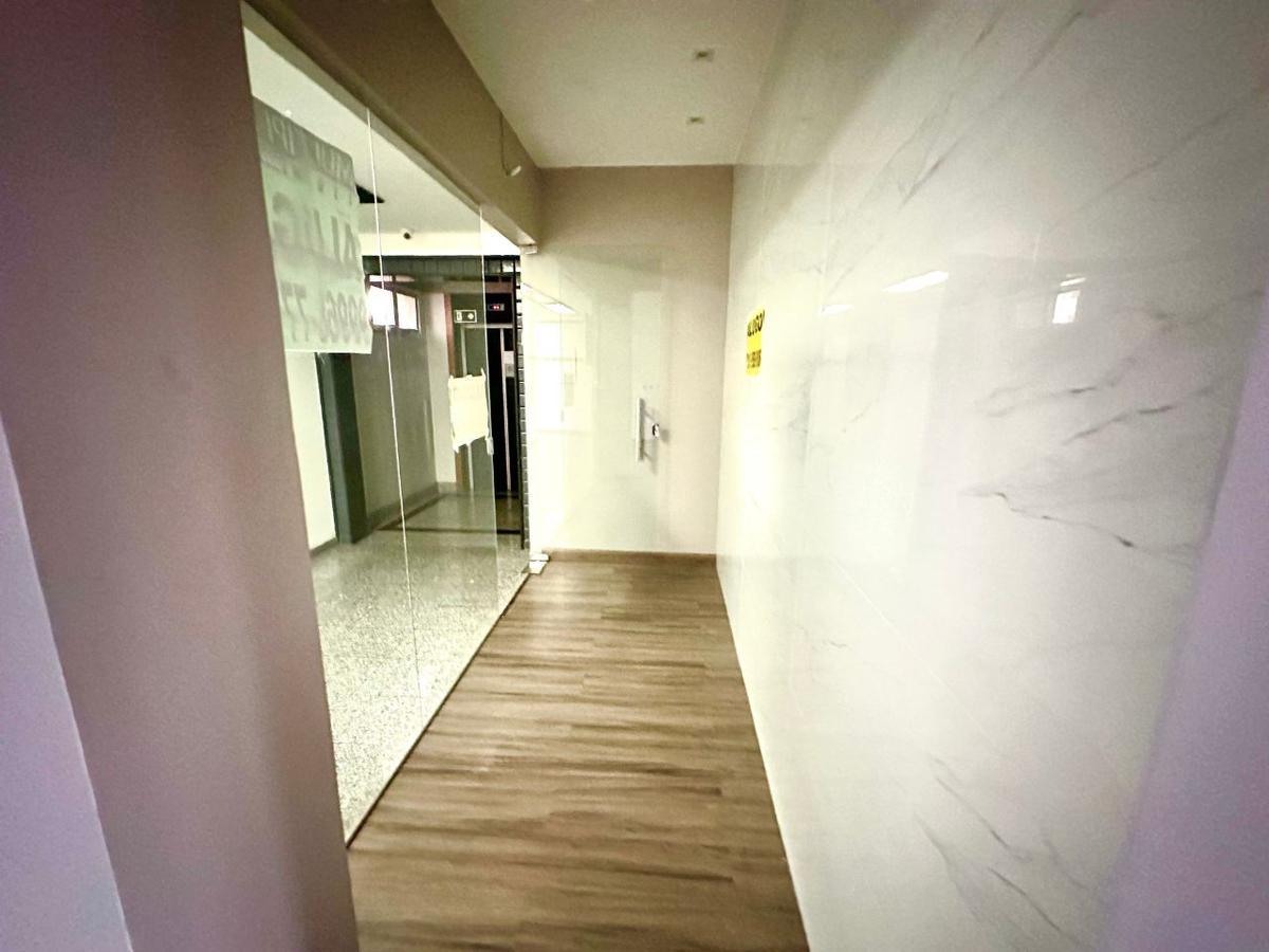 Sala, Lourdes, 1 Vaga