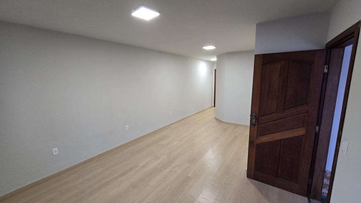 Casa, Castelo, 4 Quartos, 2 Vagas, 1 Suíte