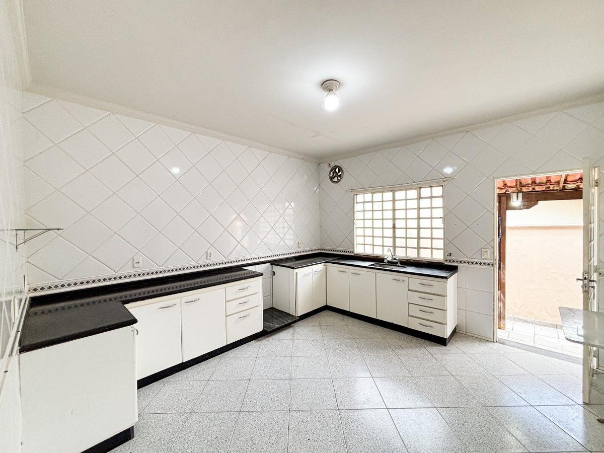 Casa, Três Barras, 5 Quartos, 3 Vagas, 1 Suíte