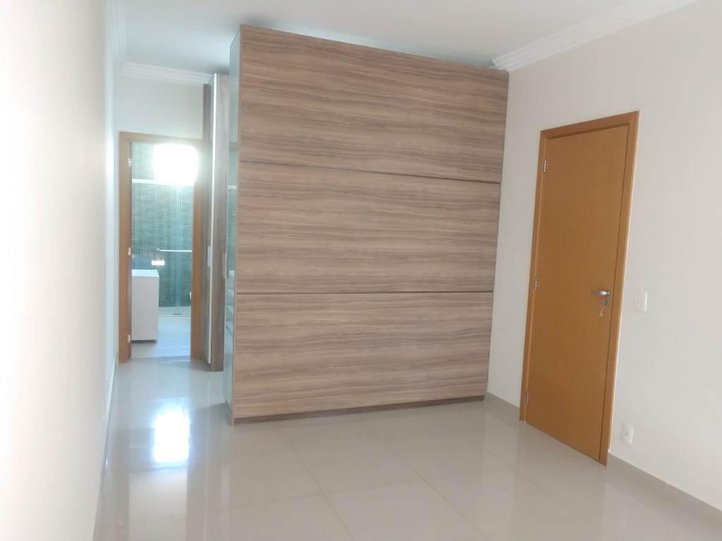 Casa, Trevo, 3 Quartos, 4 Vagas, 2 Suítes