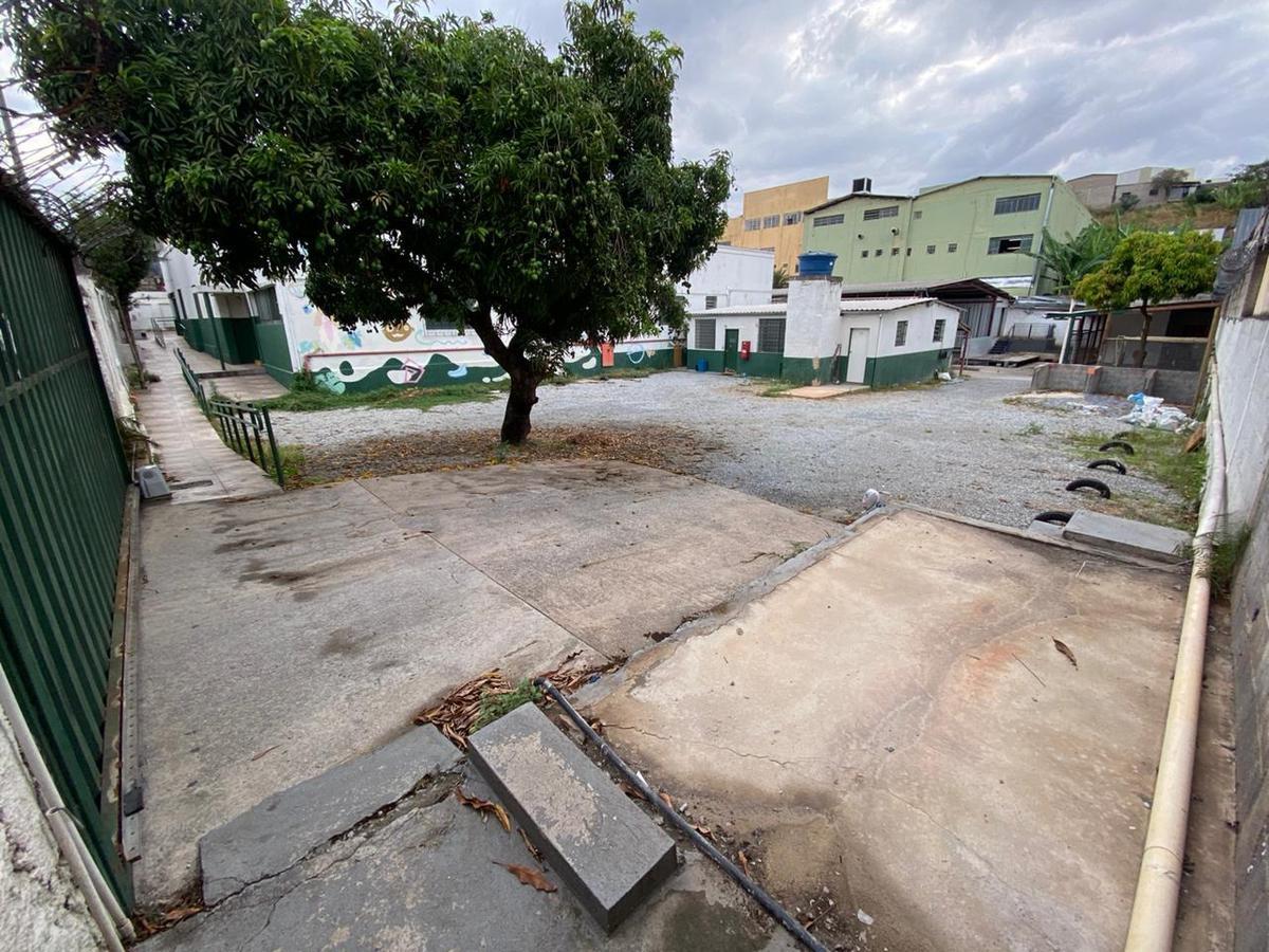 Prédio, São Francisco, 0 Quarto, 20 Vagas