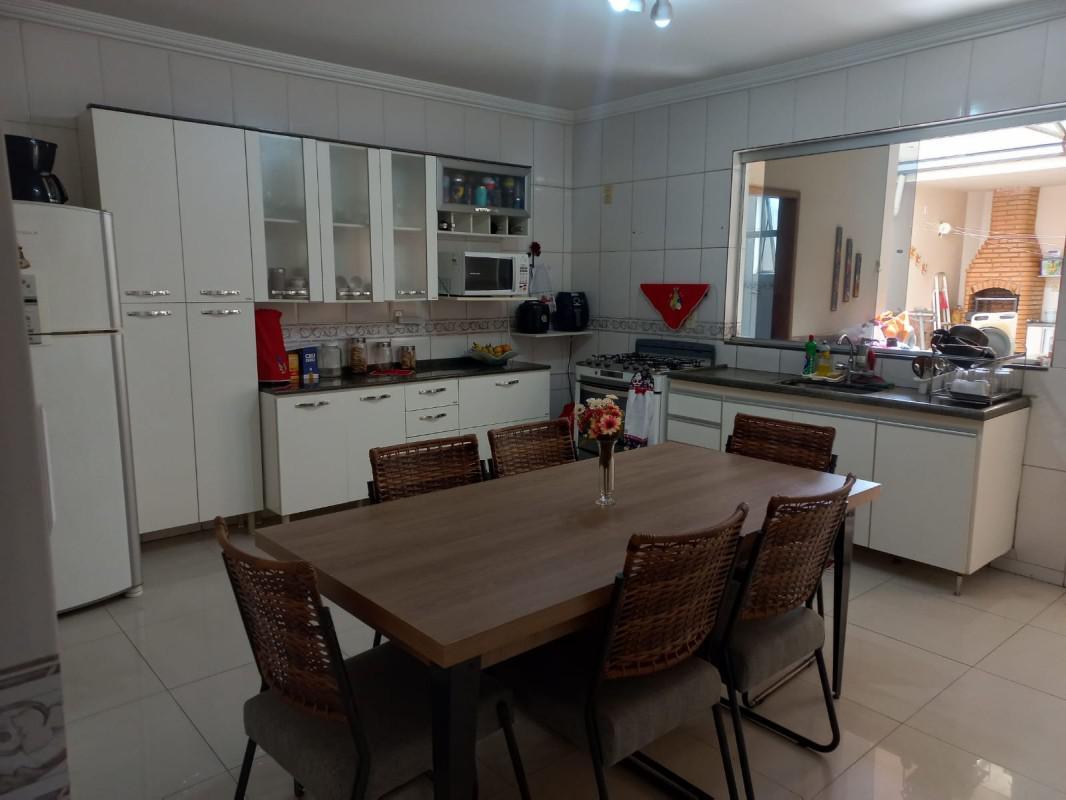 Casa, Santa Cruz Industrial, 3 Quartos, 2 Vagas, 1 Suíte
