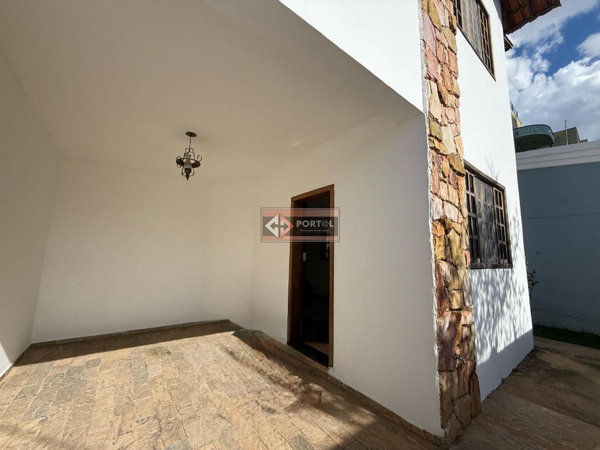 Casa, Itapoã, 3 Quartos, 4 Vagas, 1 Suíte