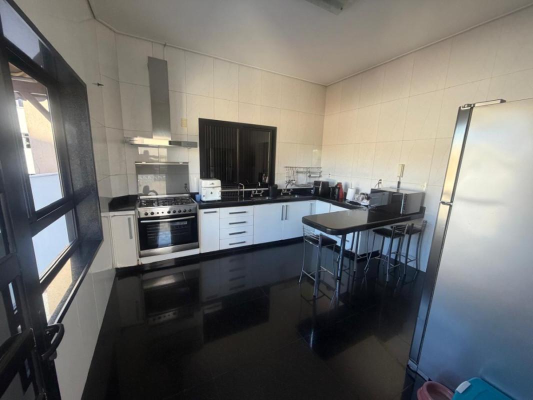Casa, Jardim Riacho das Pedras, 4 Quartos, 6 Vagas, 1 Suíte