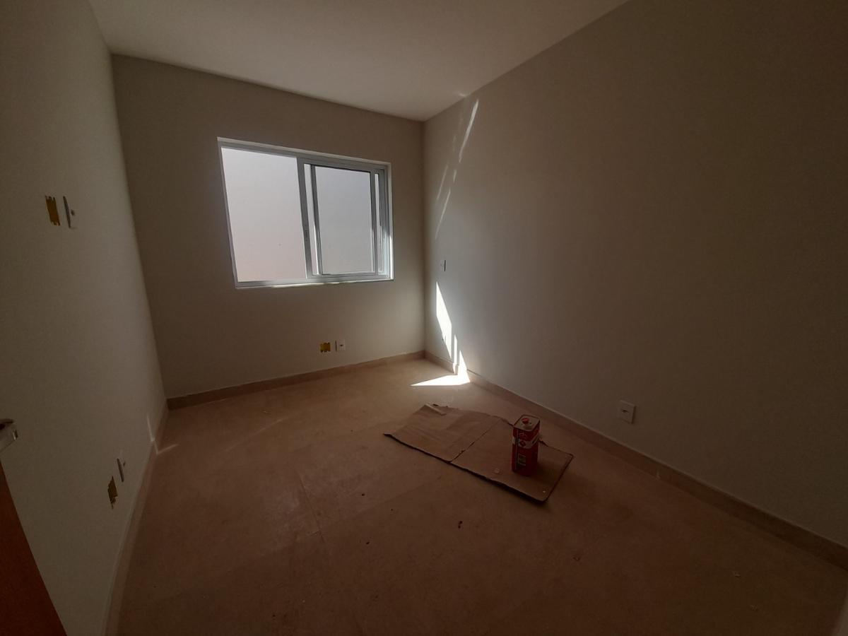 Casa, Esplanada, 3 Quartos, 2 Vagas, 1 Suíte