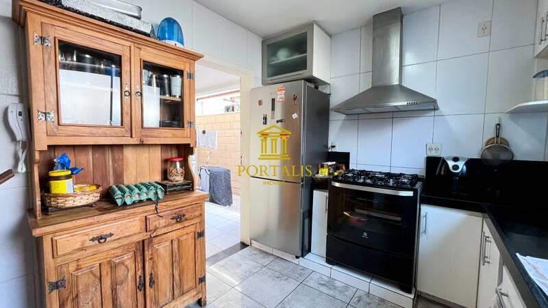 Casa, Buritis, 4 Quartos, 2 Vagas, 1 Suíte