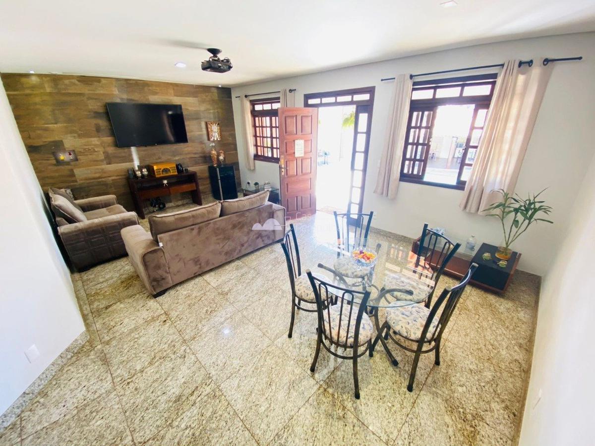 Casa, Trevo, 3 Quartos, 8 Vagas, 1 Suíte