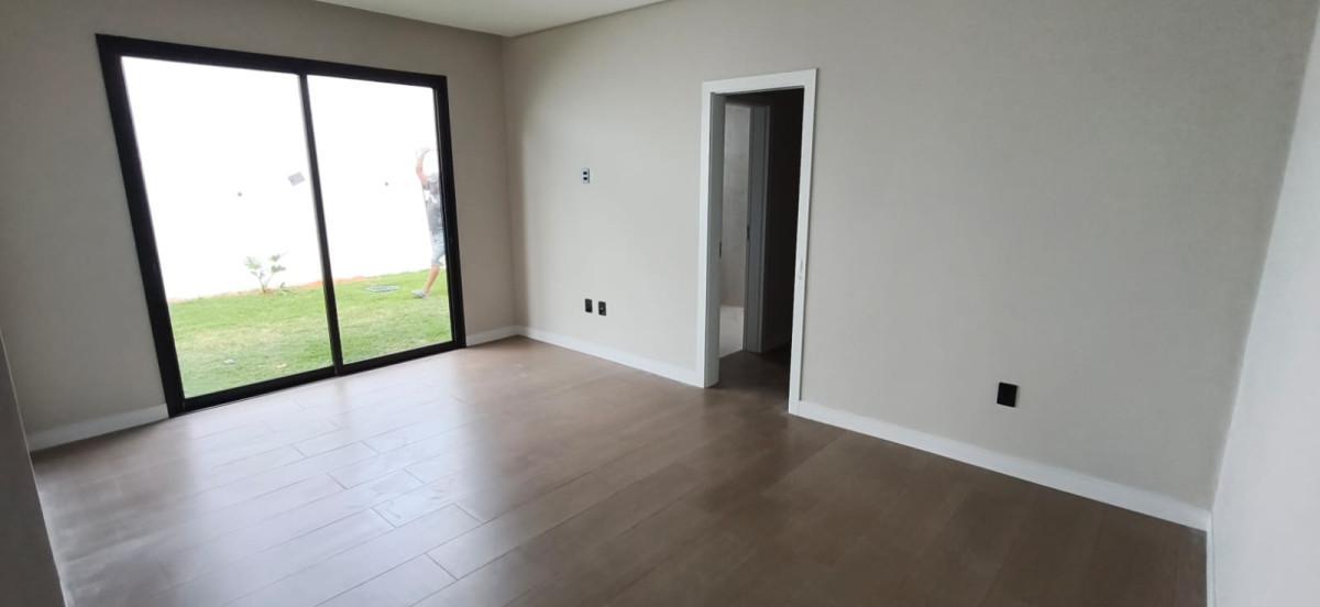 Casa, Trevo, 4 Quartos, 4 Vagas, 2 Suítes