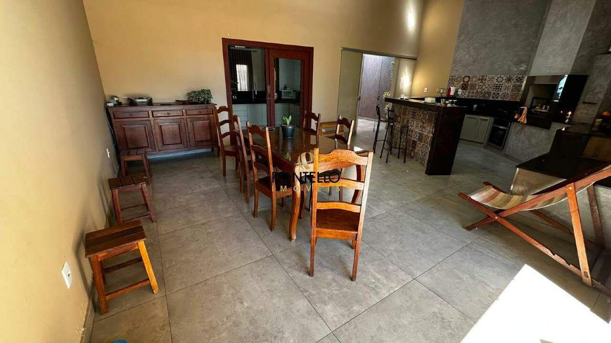 Casa, Nossa Senhora do Carmo, 3 Quartos, 2 Vagas, 1 Suíte