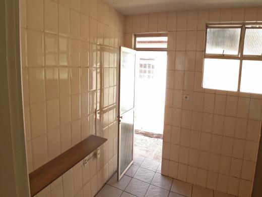 Casa, Centro, 4 Quartos, 0 Vaga, 1 Suíte