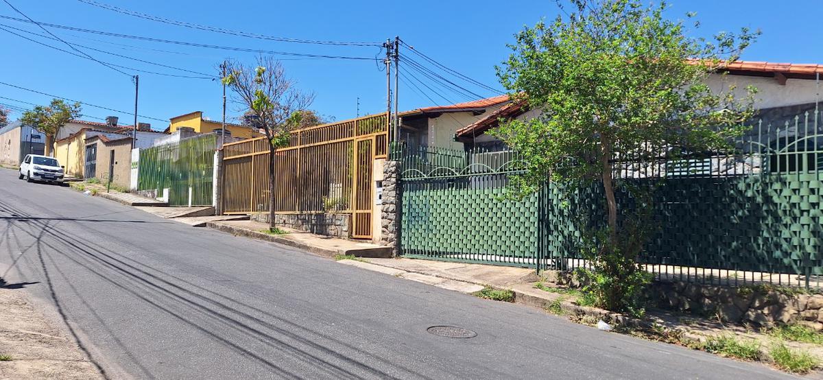 Casa, Sagrada Família, 3 Quartos, 2 Vagas, 1 Suíte