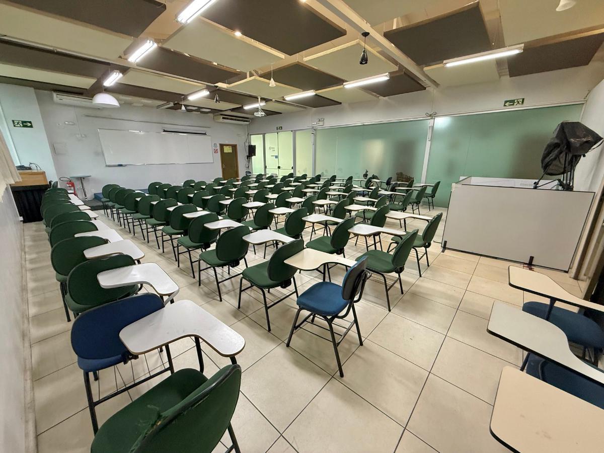 Sala, Liberdade, 0 Quarto, 13 Vagas