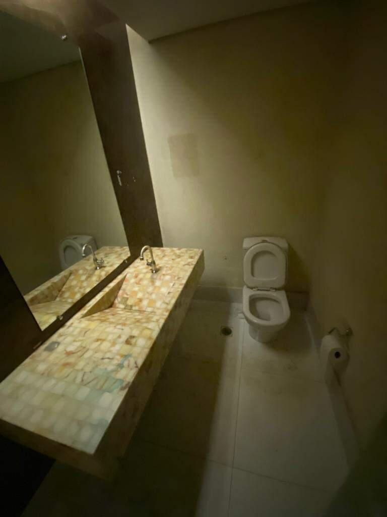 Casa Comercial, Funcionários, 0 Quarto, 0 Vaga