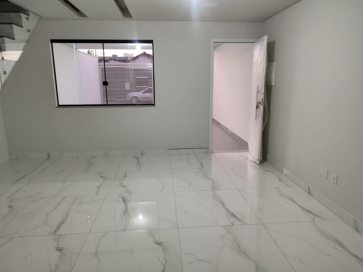 Casa, Floramar, 3 Quartos, 2 Vagas, 1 Suíte