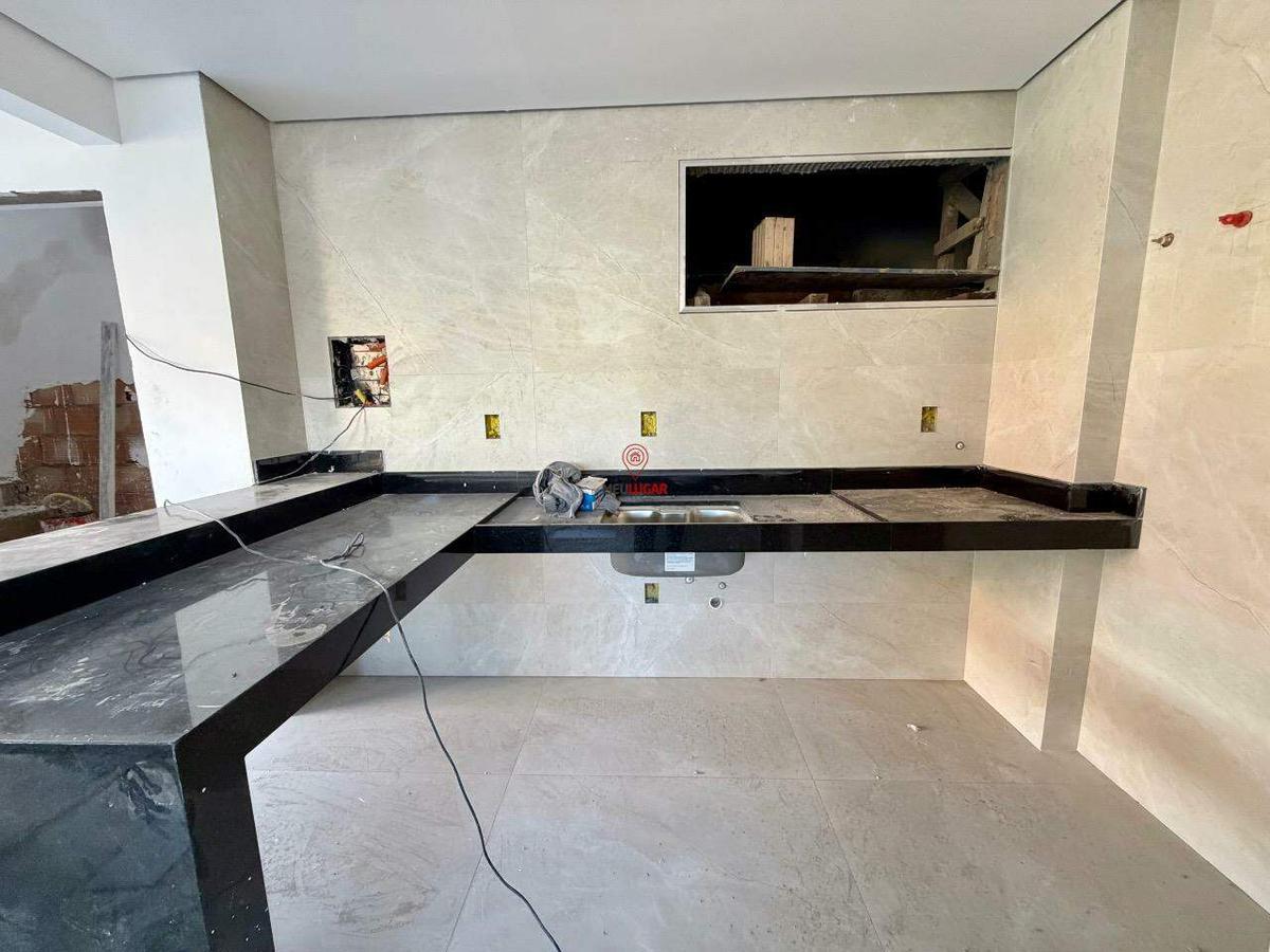 Apartamento, Barreiro, 3 Quartos, 3 Vagas, 1 Suíte