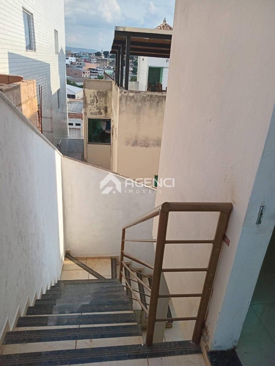 Casa, Cabral, 3 Quartos, 0 Vaga, 0 Suíte