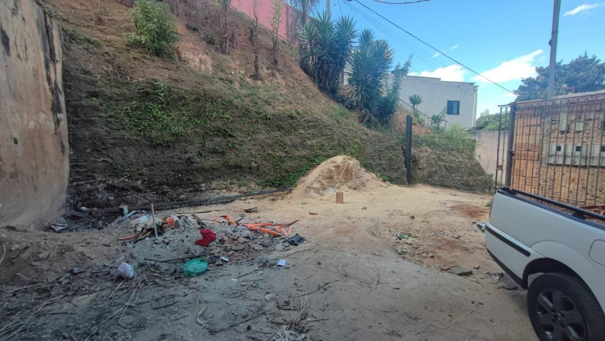 Galpão, Santa Terezinha, 0 Quarto, 10 Vagas