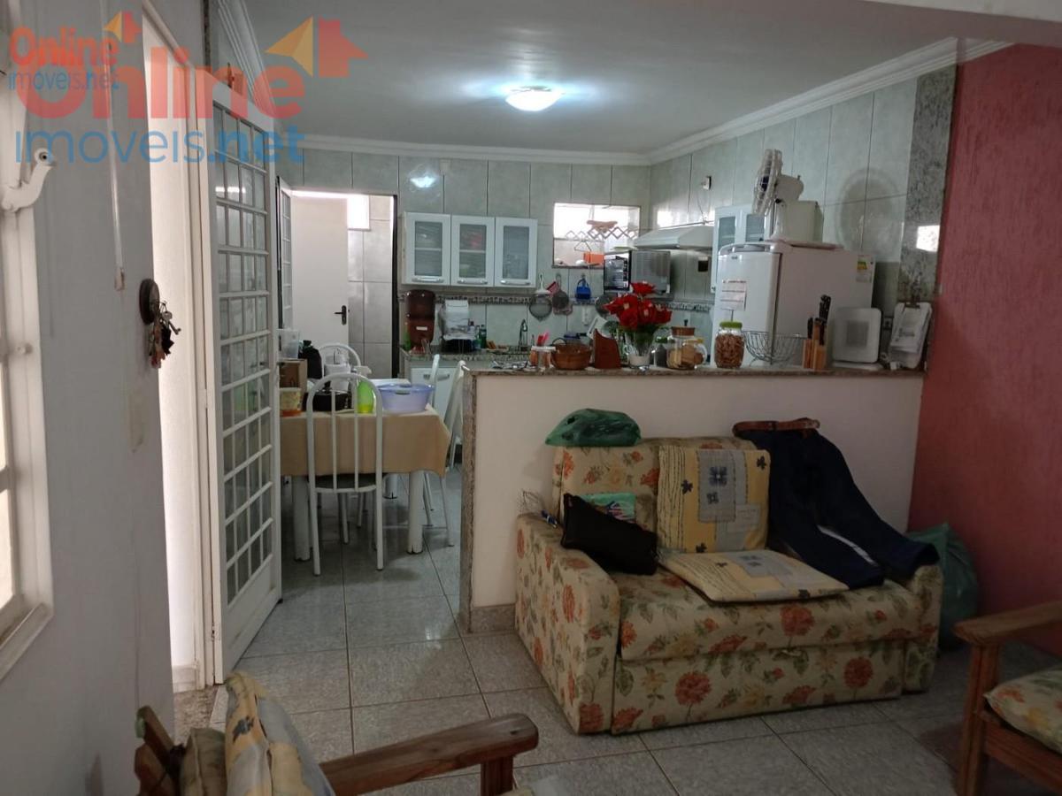 Casa, Dom Pedro I, 1 Quarto, 0 Vaga, 0 Suíte
