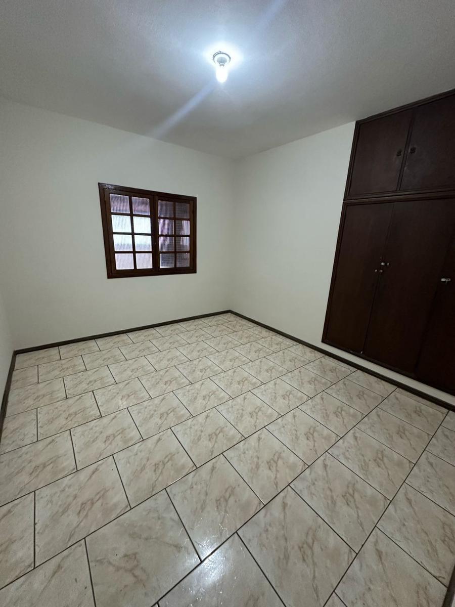 Casa, Centro, 4 Quartos, 0 Vaga