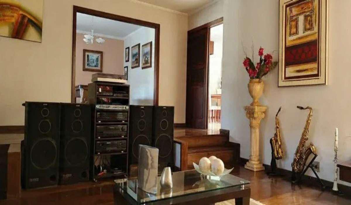 Casa, Luxemburgo, 5 Quartos, 4 Vagas, 2 Suítes