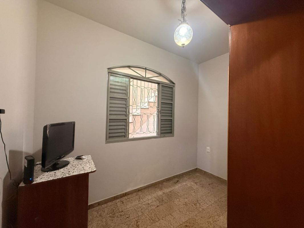Casa, Sagrada Família, 4 Quartos, 2 Vagas, 1 Suíte