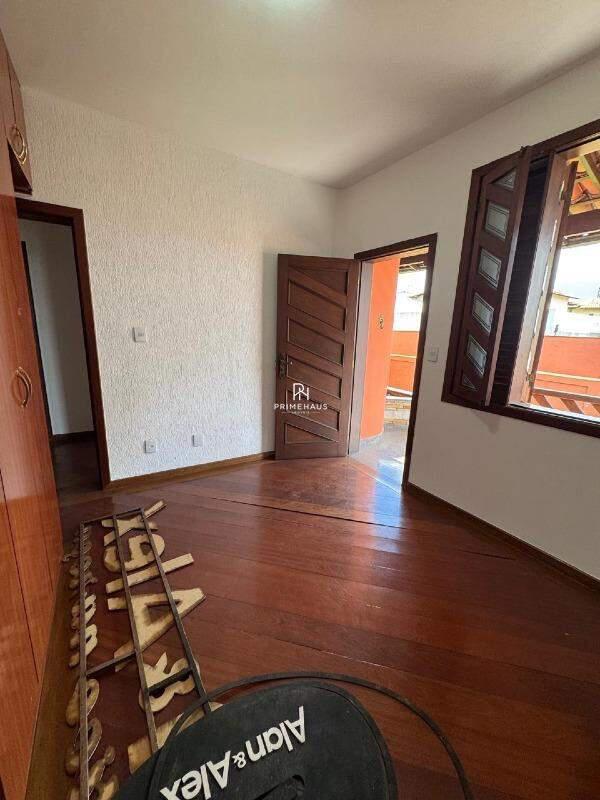 Casa, Castelo, 5 Quartos, 14 Vagas, 1 Suíte