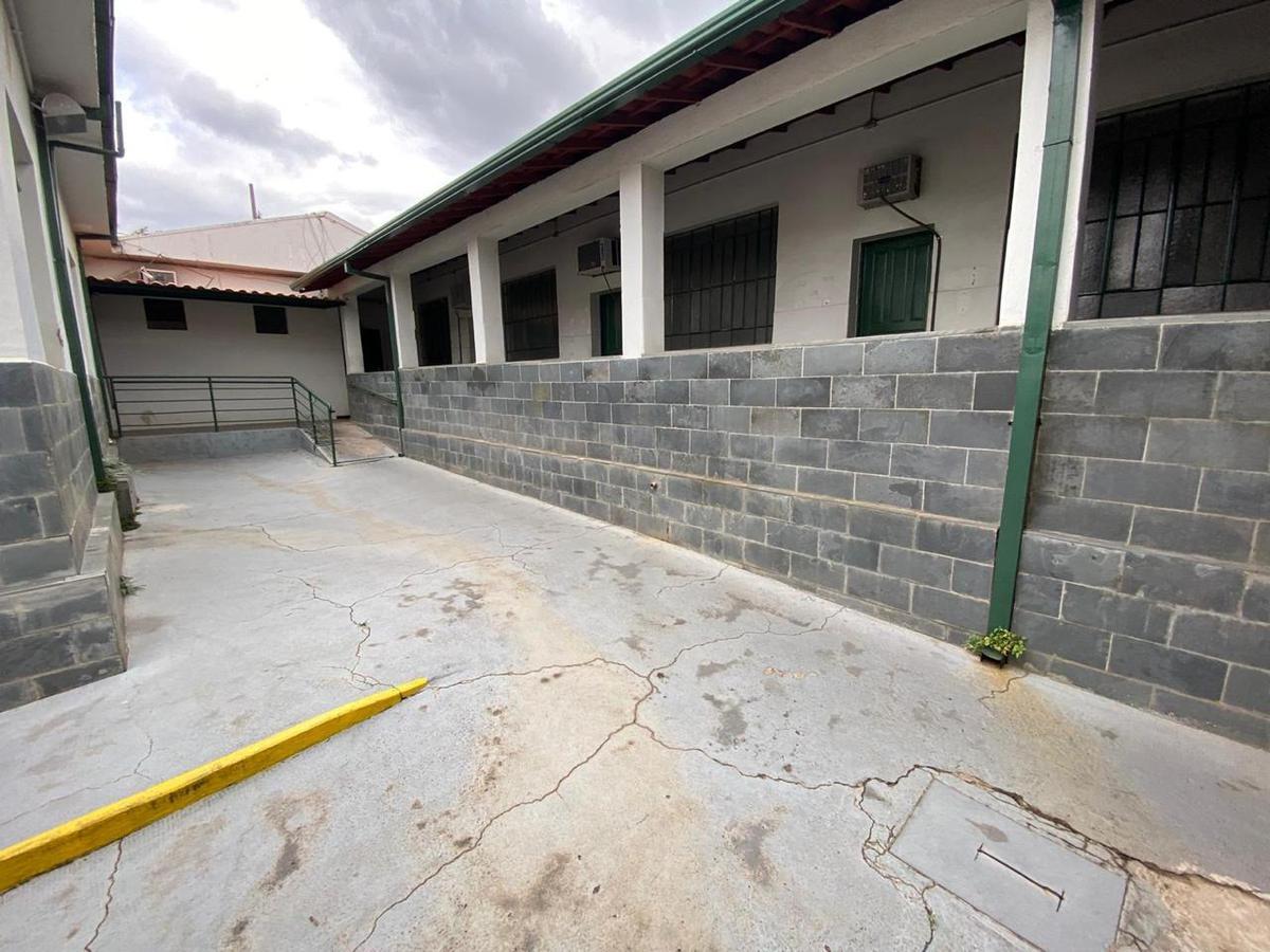 Prédio, São Francisco, 0 Quarto, 20 Vagas