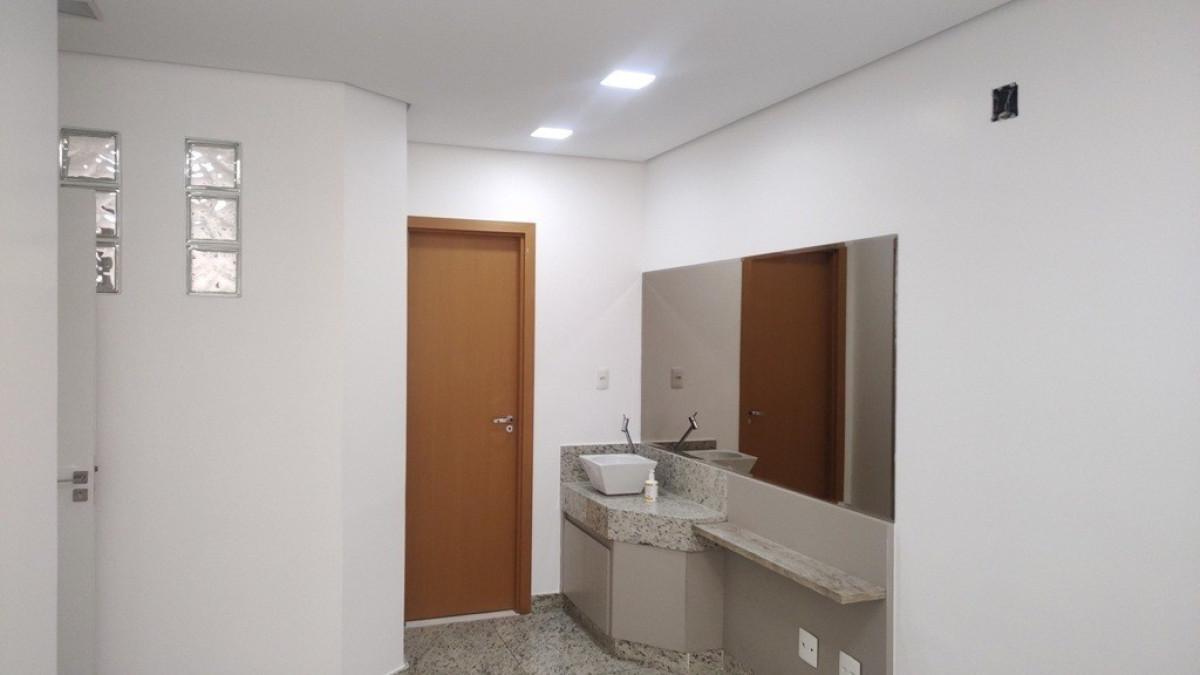 Sala, Barro Preto, 0 Quarto, 3 Vagas