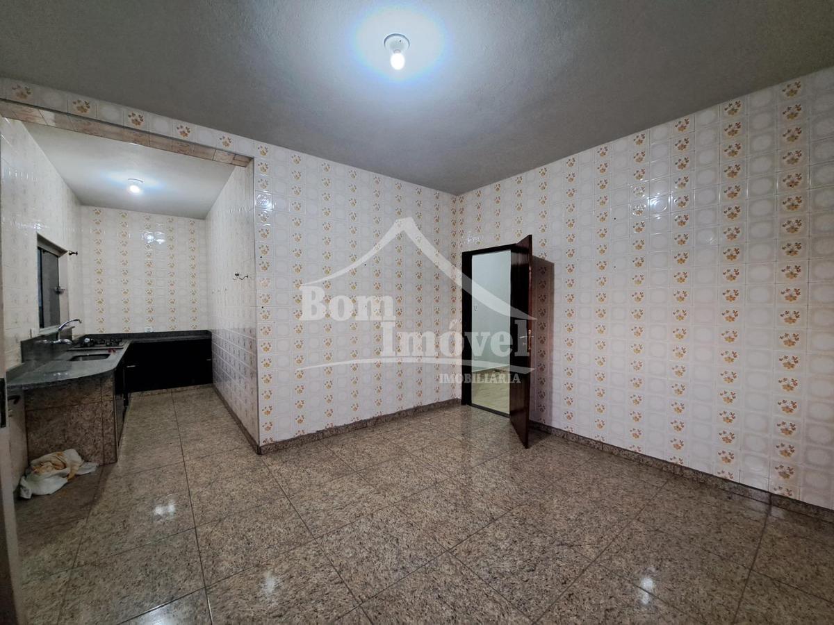 Casa, Centro, 3 Quartos, 0 Vaga, 1 Suíte