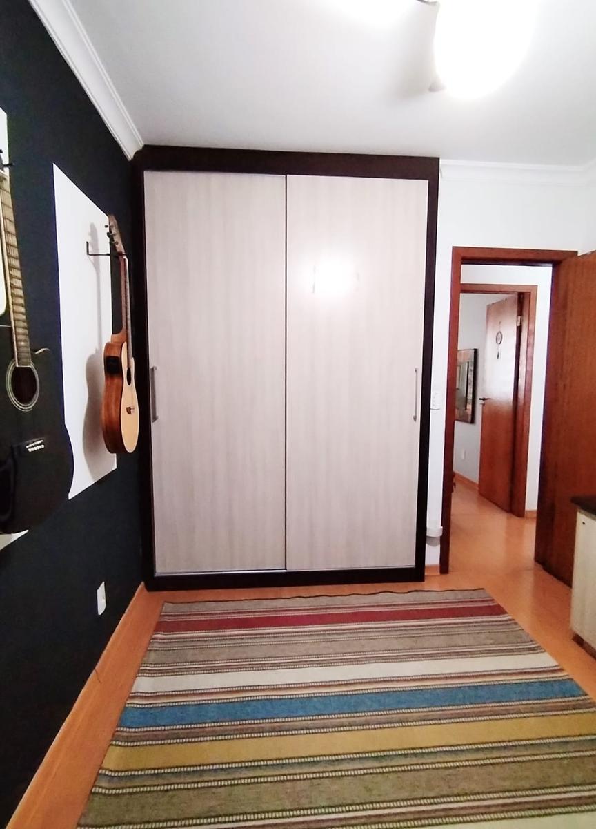 Casa, Cabral, 3 Quartos, 2 Vagas, 1 Suíte